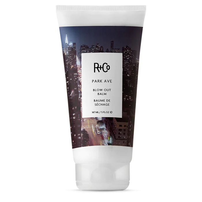 Designed for blow-outs, this vitamin-rich balm gives hair a freshly-styled, smooth and sophisticated look.