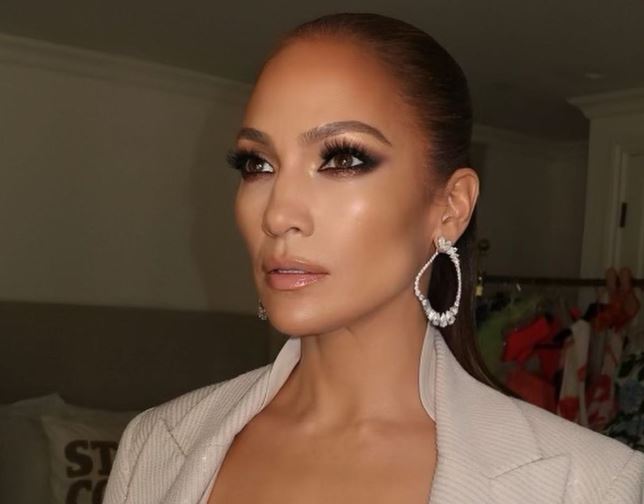Jennifer Lopez just got chunky bangs and wow