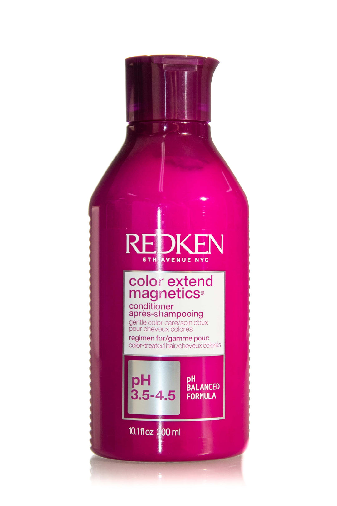 A conditioner offering colour captivating care for your colour treated hair while leaving it feeling softer and smother. Provides targeted repair with a smooth finish. Easy detangling with softer, smoother, and more conditioned feel.