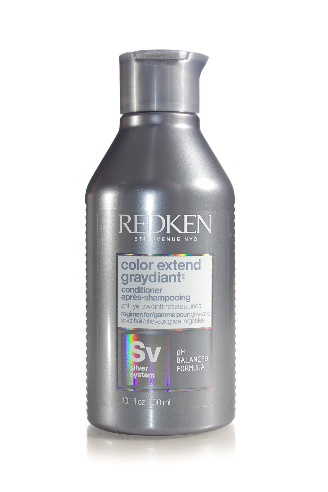A silver toning conditioner that deposits custom silver pigments to progressively brighten and tone grey, silver, and light blonde hair color.